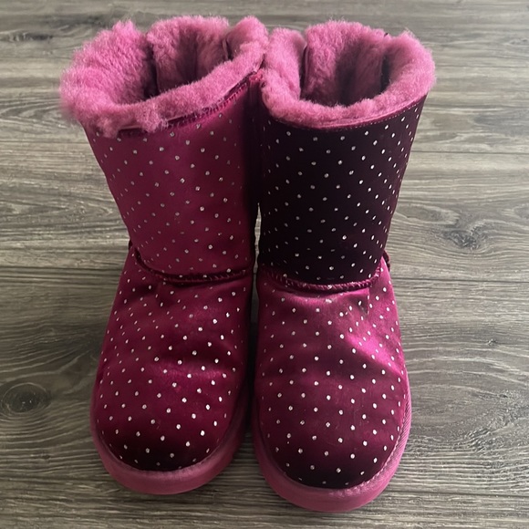 UGG - mid size for Big Girls - Picture 3 of 5